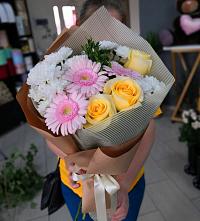 Букет цветов из:  Герберы, Розы и Хризантемы в Саввинской Слободе